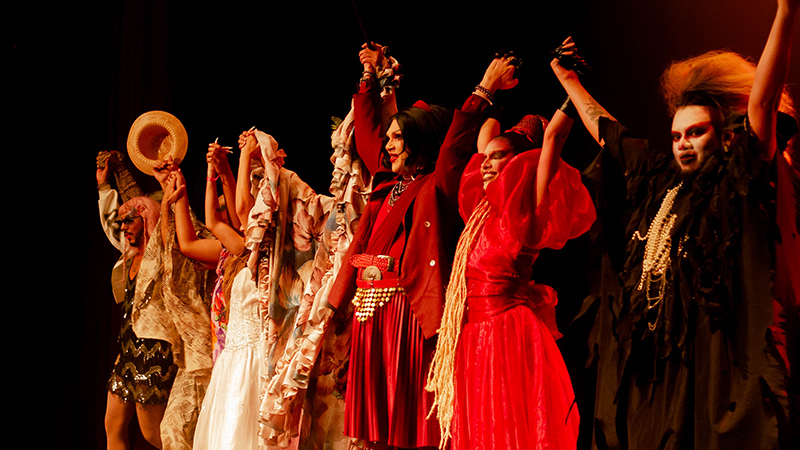 Filhas
da Noite Suja no palco do Margarida Schivasappa