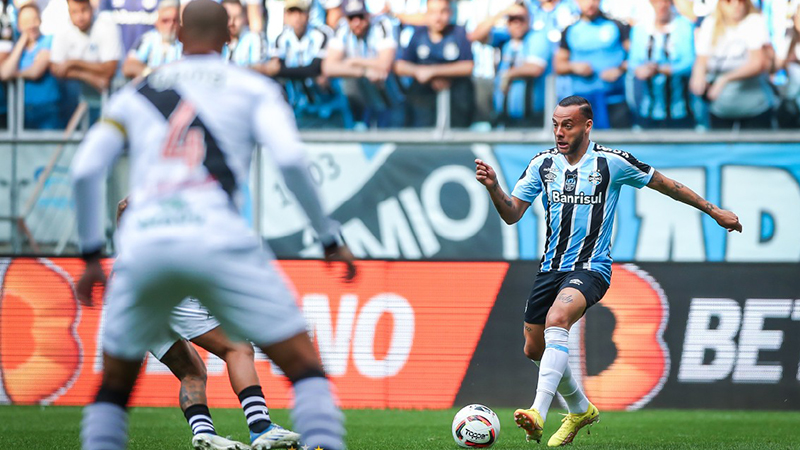 Na
reestreia de Renato Gaúcho, Grêmio vira sobre o Vasco