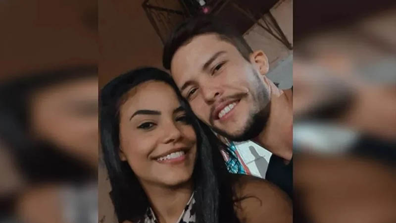 Cantora
morre aos 20 anos em acidente de carro com namorado