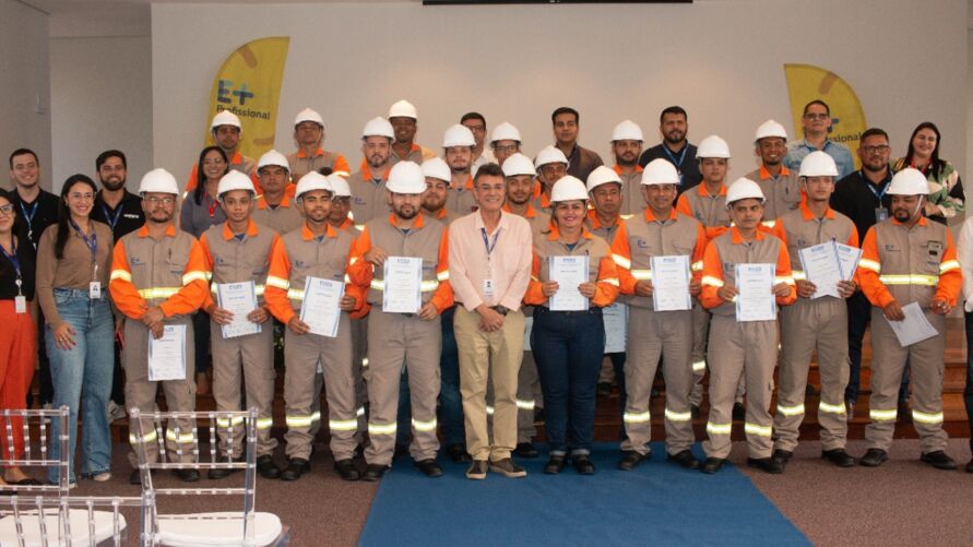 Escola de Eletricistas forma alunos da primeira turma