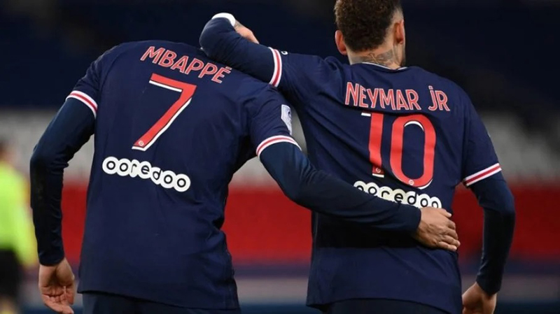 Mbappé
tem desempenho superior a Neymar, menos em pênaltis