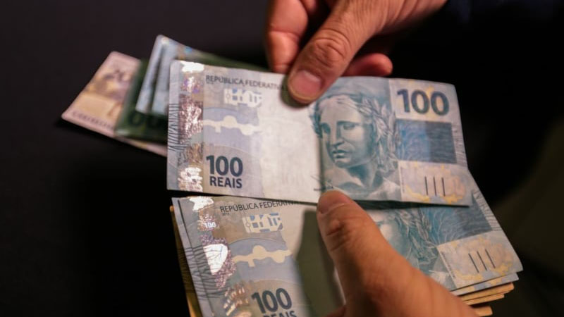 Poupança
tem retirada líquida recorde de R$ 22 bi em agosto