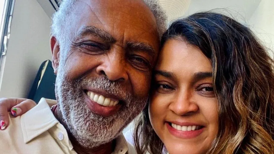 Gilberto Gil troca violão para a filha Preta, em tratamento oncológico