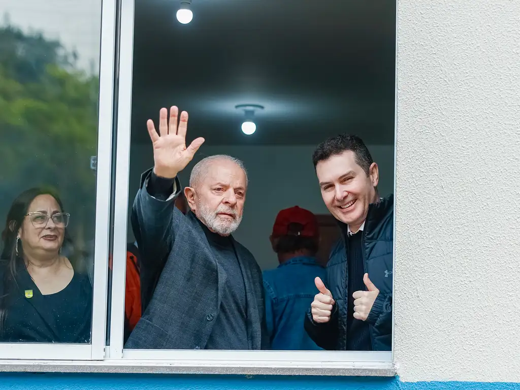 residente da República, Luiz Inácio Lula da Silva e o Ministro das Cidades, Jader Filho, durante visita e entrega de Unidade Habitacional do “Minha Casa, Minha Vida”, no Empreendimento Morada da Fé. Porto Alegre - RS.  Foto: Ricardo Stuckert / PR