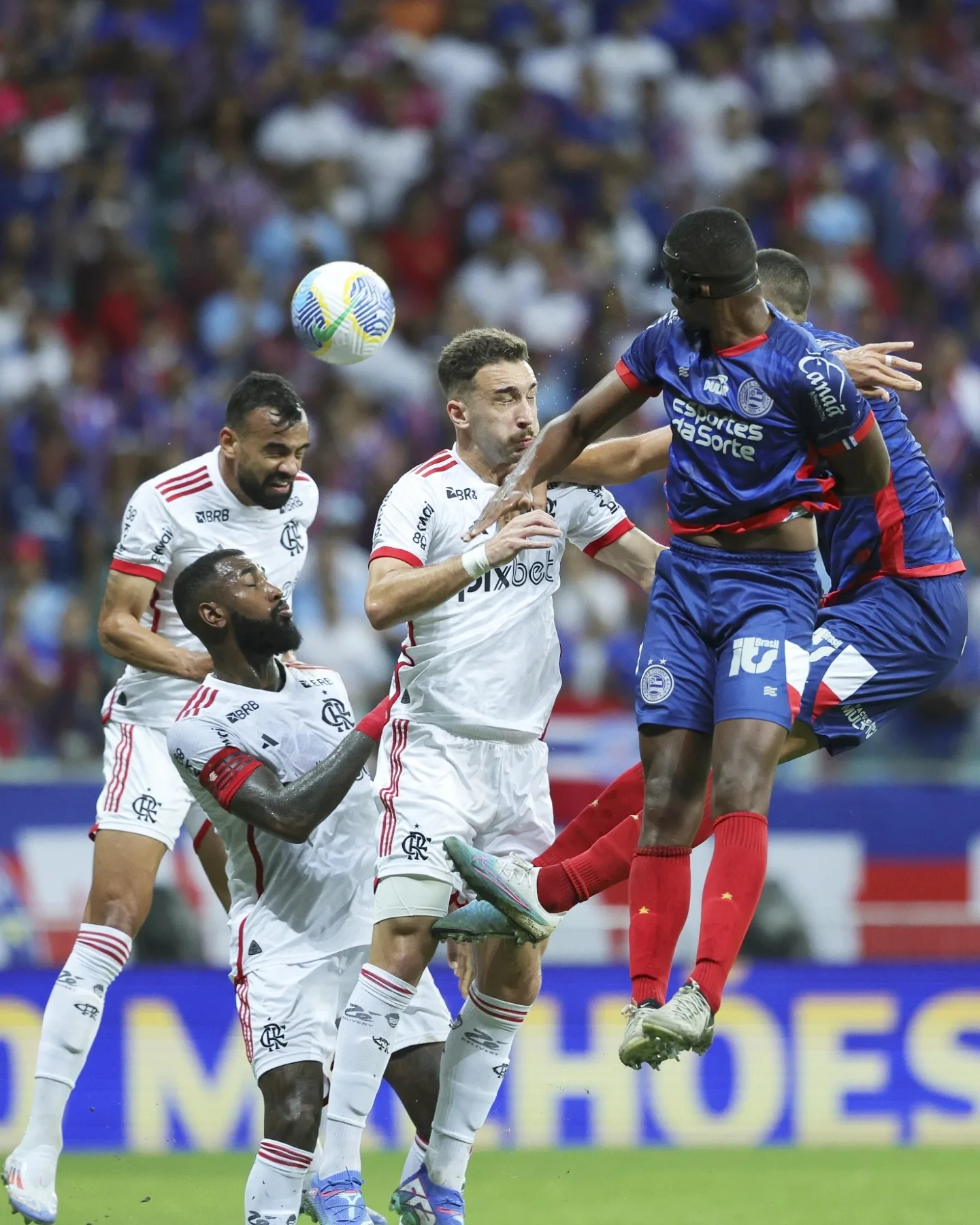 O Flamengo bateu o Bahia por 1 a 0.