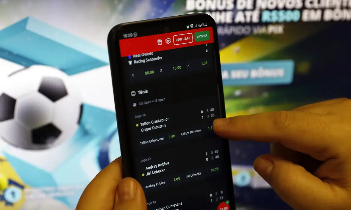 Vinte e cinco milhões de pessoas passaram a fazer apostas esportivas em plataformas eletrônicas nos sete meses iniciais de 2024