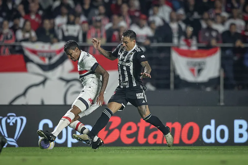 O Atlético-MG venceu o São Paulo por 1 a 0 na noite desta quarta-feira (28), no Morumbis, pela ida das quartas de final da Copa do Brasil.