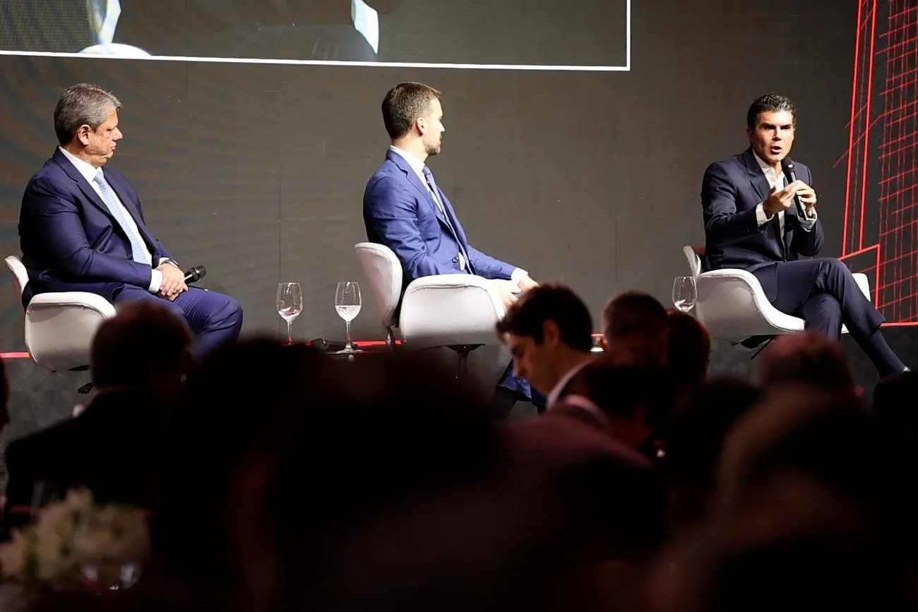 A Conferência Anual Santander realiza uma série de palestras, debates e entrevistas com chefes de Estado, CEOs nacionais e internacionais, líderes e grandes empresários