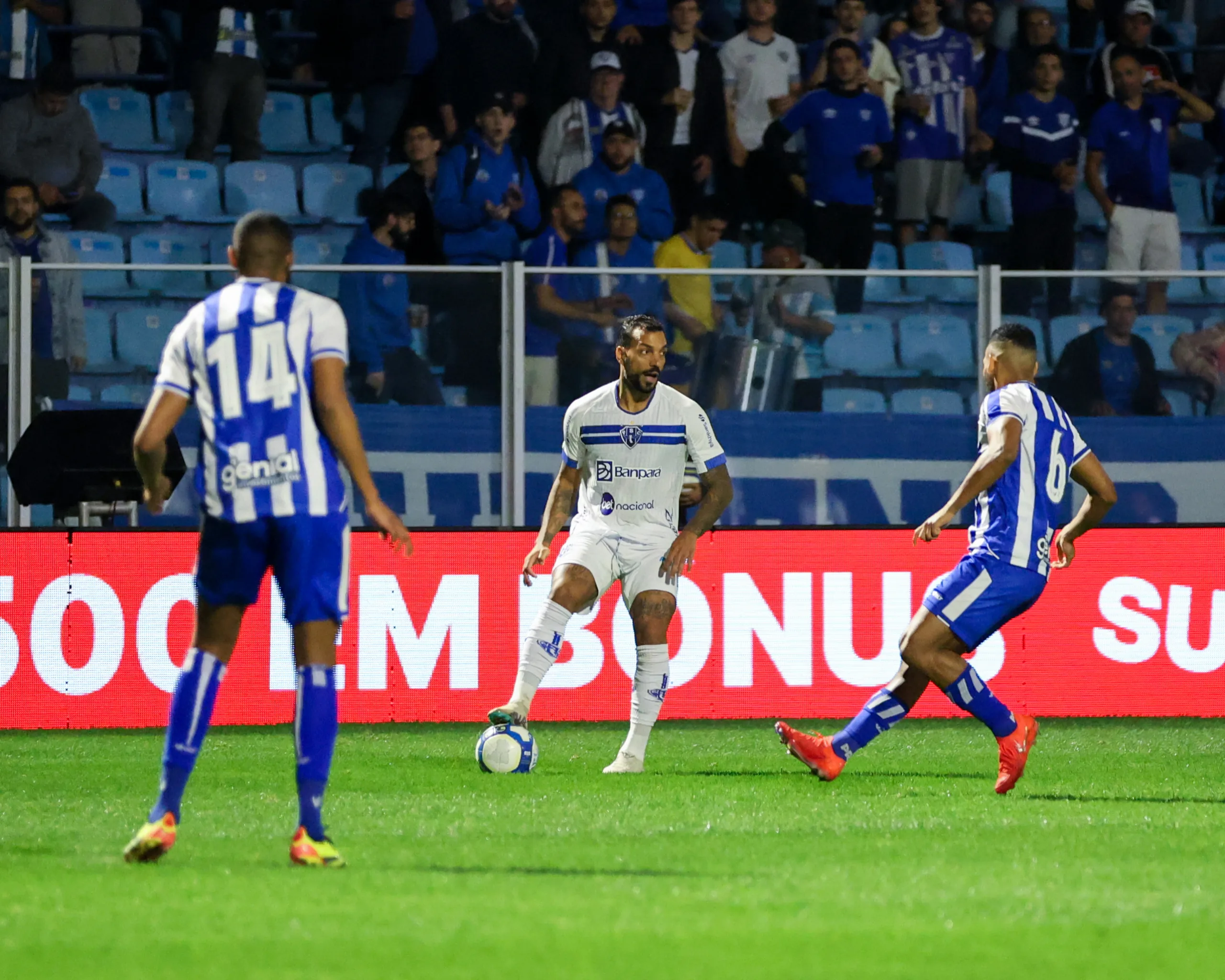 Equipe de Florianópolis não teve dó da seca de vitórias do Paysandu e ampliou o jejum bicolor para seis jogos sem saber o que é sair com três pontos. Foto: Jorge Luis Totti-PSC 