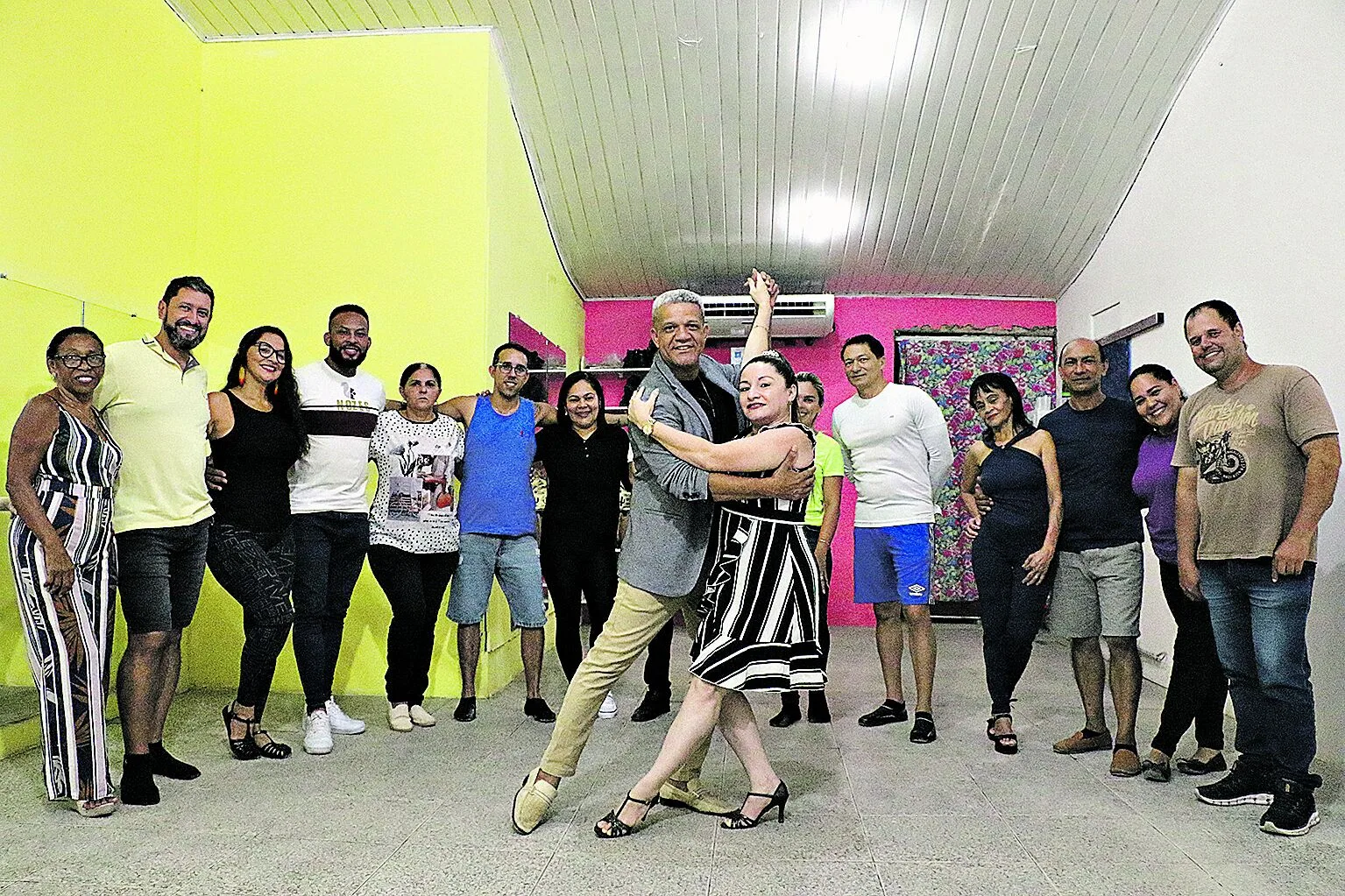 Belém, Pará, Brasil. Quem dança seus males espanta. Ensaio. Foto: Antonio Melo/Diário do Pará