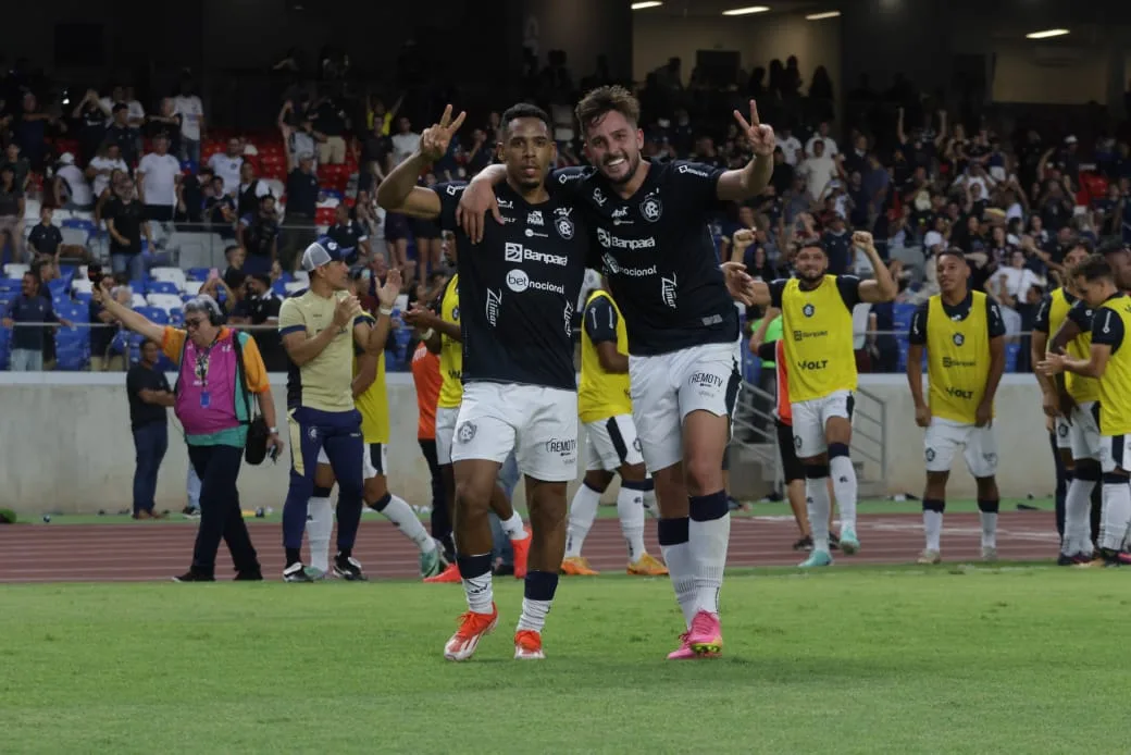 Leão inicia o quadrangular decisivo com o pé direito. Foto: Mauro Ângelo