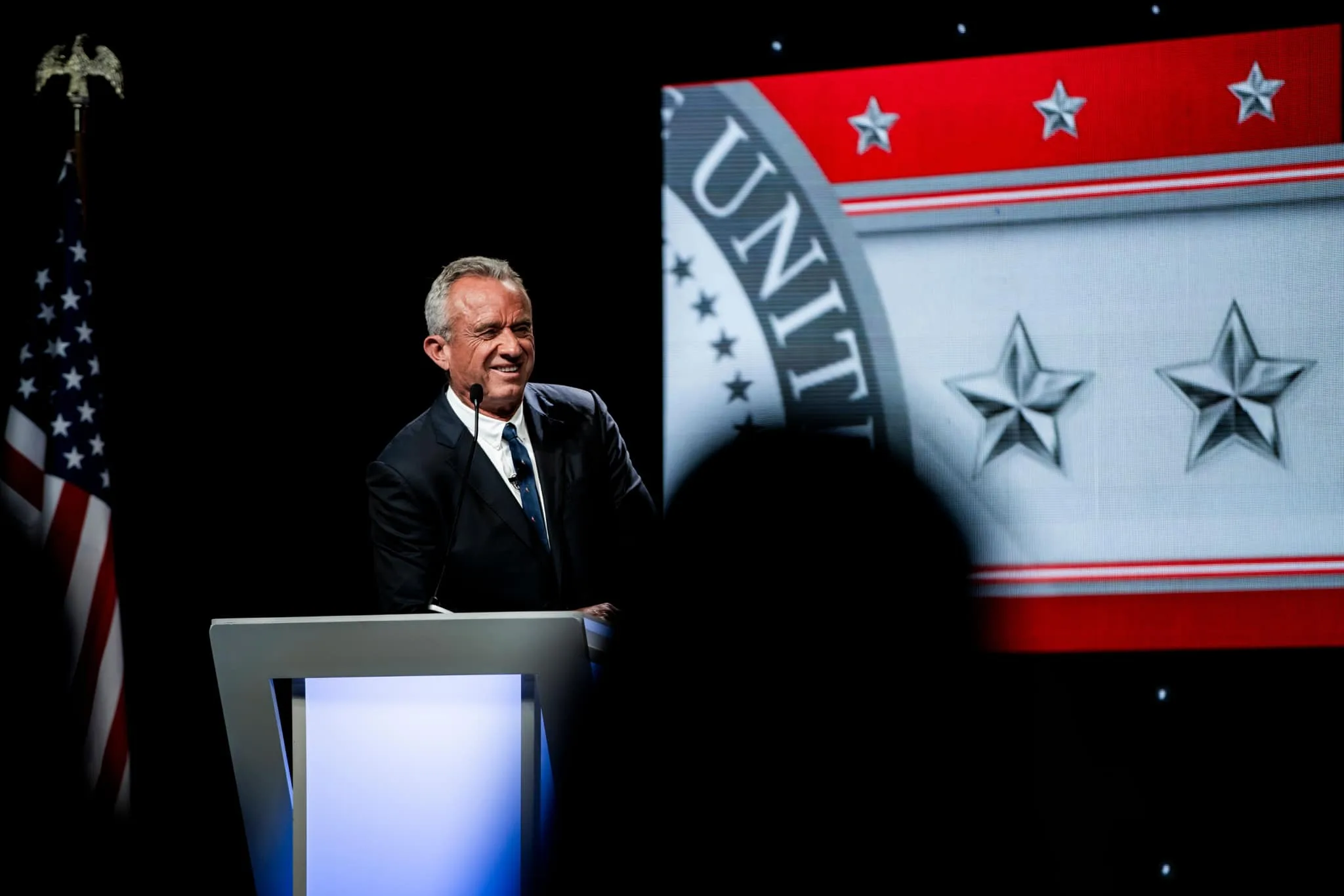 Robert F. Kennedy Jr. anunciou nesta sexta-feira (23) que desistiu da corrida pela Presidência dos Estados Unidos e que agora vai apoiar o republicano Donald Trump.