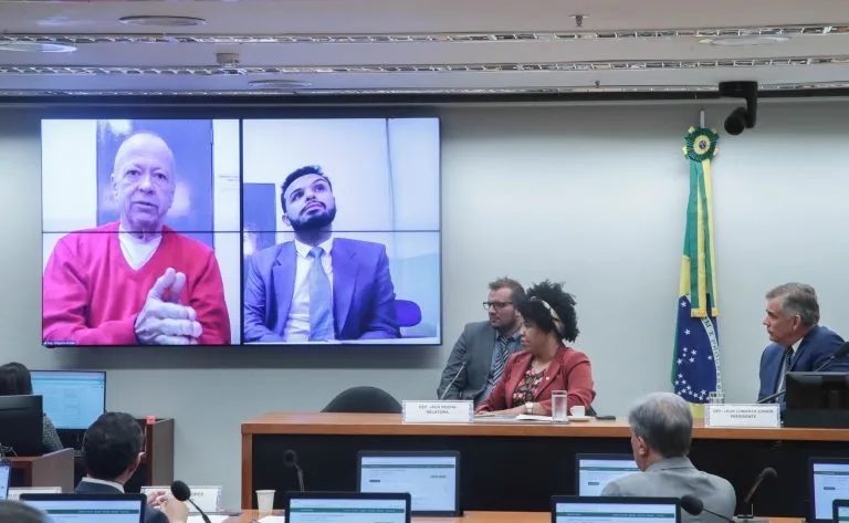 Jack Rocha escuta Chiquinho Brazão, que se defende por vídeo


Fonte: Agência Câmara de Notícias