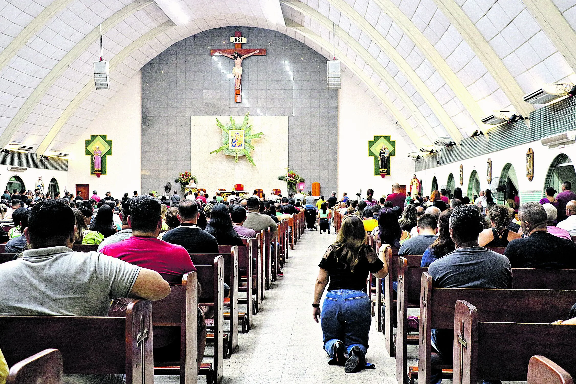 Paróquia de Nossa Senhora do Perpétuo Socorro chega a receber até 25 mil pessoas às terças

Foto: Antônio Melo

