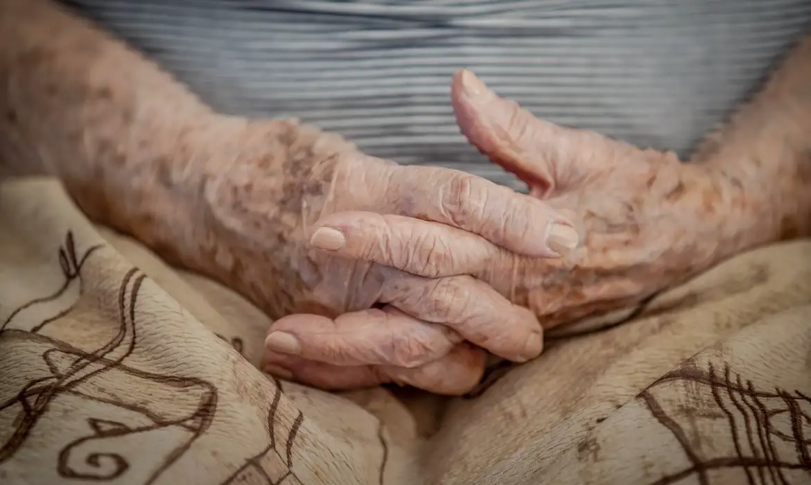 Mesmo tendo mais de 40 anos de contribuição, um espanhol de 63 anos teve seu pedido de aposentadoria negado pela Previdência social