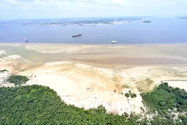 Piratas roubam lancha e abandonam passageiros em ilha o Pará