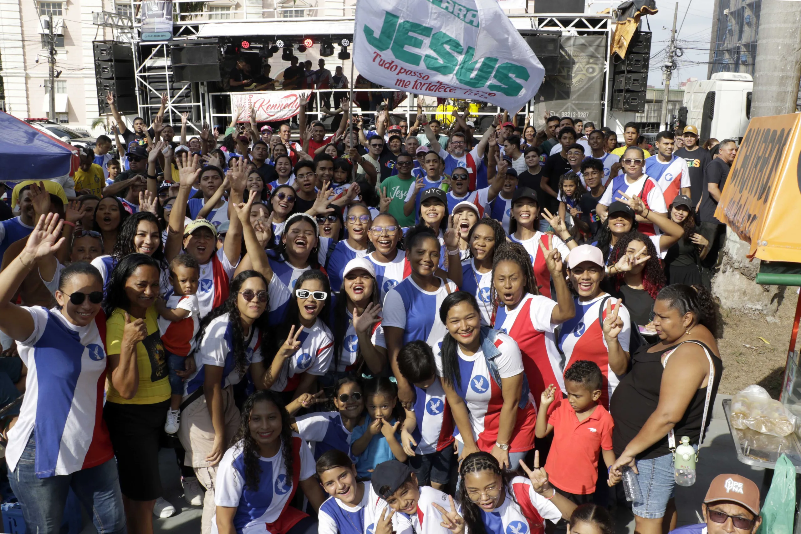 O cortejo levou os fiéis a percorrer as avenidas Presidente Vargas, Nazaré e a Assis de Vasconcelos, com chegada na praça Waldemar Henrique, no bairro do Reduto
Foto celso Rodrigues/ Diário do Pará.