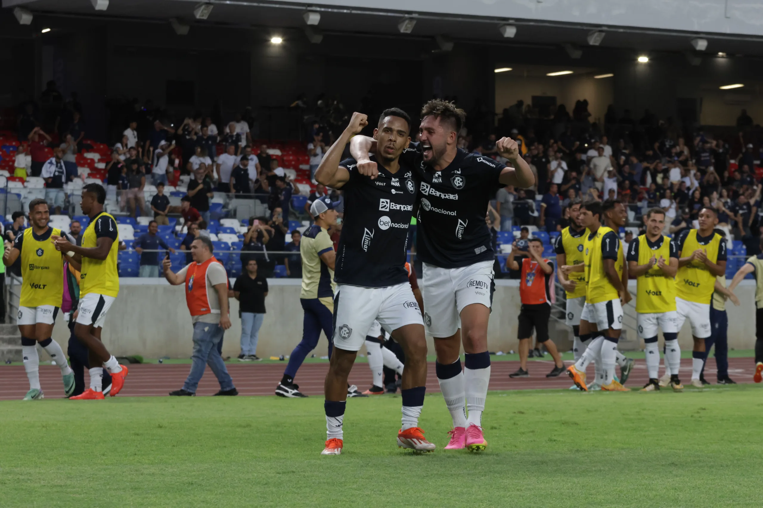 Ele foi ganhando ritmo e, aos poucos, recuperou a vaga na equipe titular e voltou a ser a principal referência ofensiva da equipe azulina.