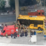 De acordo com o Corpo de Bombeiros do Rio, o motorista do veículo e ao menos cinco passageiros sofreram ferimentos graves. 