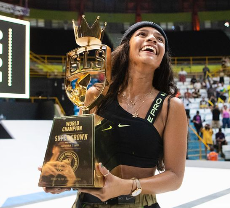 Rayssa Leal conquistou na tarde deste sábado (14) em Roma, na Itália, seu segundo título mundial de skate street.