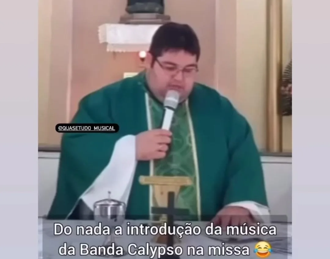 O padre Ranis Dias, de Uruburetama (CE), que faz bastante sucesso nas redes sociais, estranhou os acordes de Calypso antes do grupo entoar o louvor.