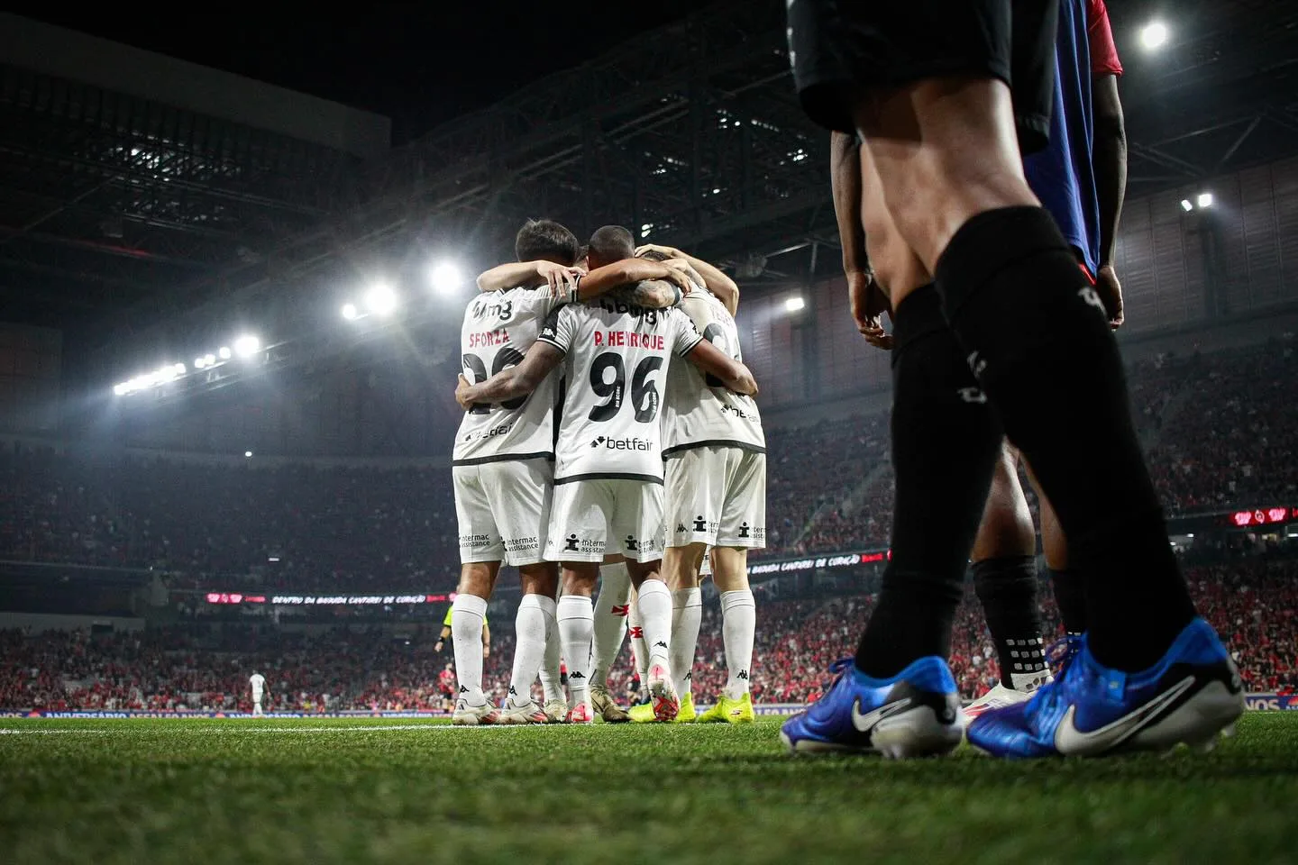 O Vasco viveu uma noite heroica e está na semifinal da Copa do Brasil.