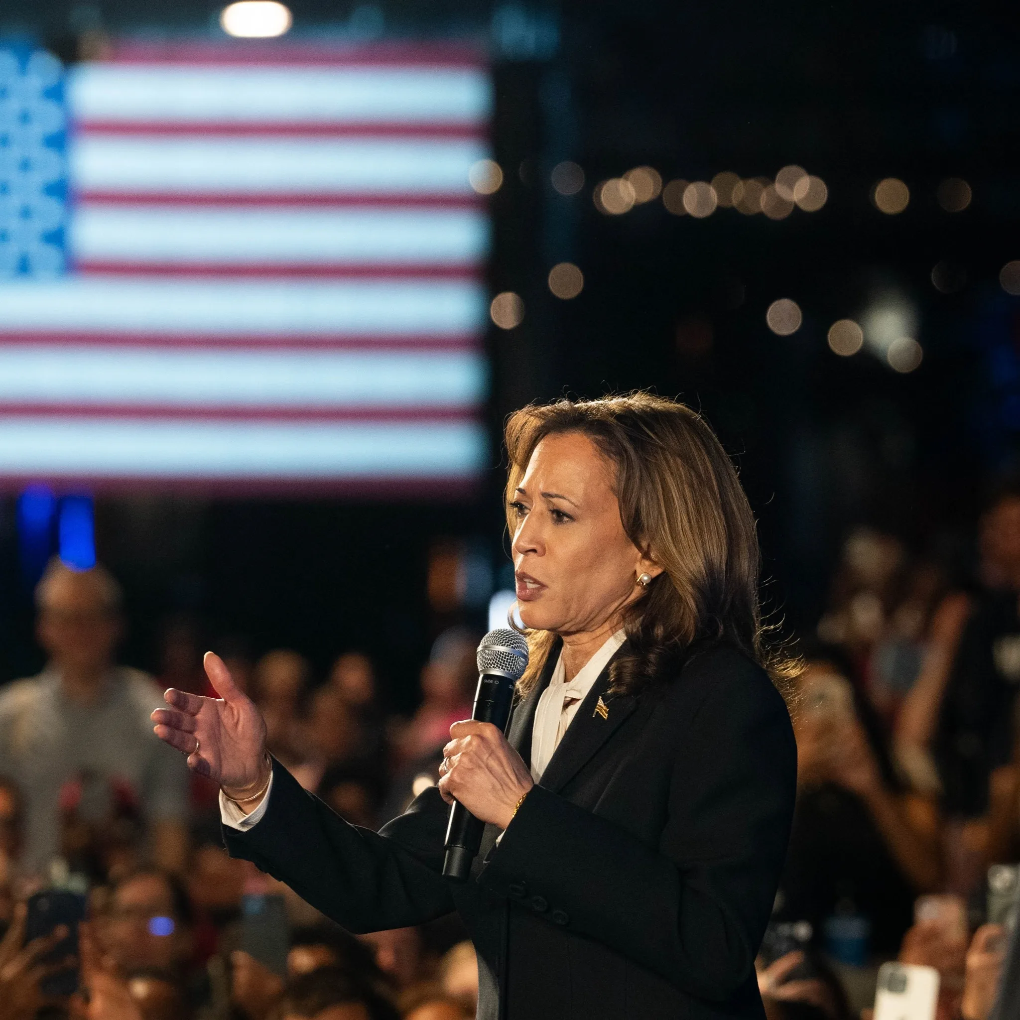 Dois dias após o primeiro e talvez único debate entre os candidatos à Casa Branca, uma nova pesquisa mostrou que a vice-presidente, Kamala Harris, ampliou sua vantagem nos números nacionais sobre o republicano Donald Trump.