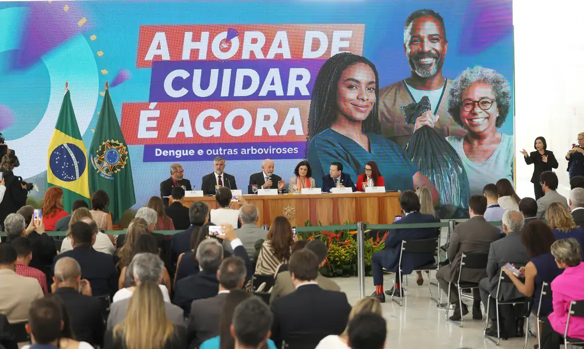 No Palácio do Planalto, Lula e Nísia anunciam plano de ação para 2025. Foto: José Cruz/Ag. Brasil