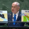 Vaiado no início, Netanyahu fez críticas ao Irã, inimigo histórico de Israel, e falou sobre uma "reconciliação histórica" entre árabes e judeus.