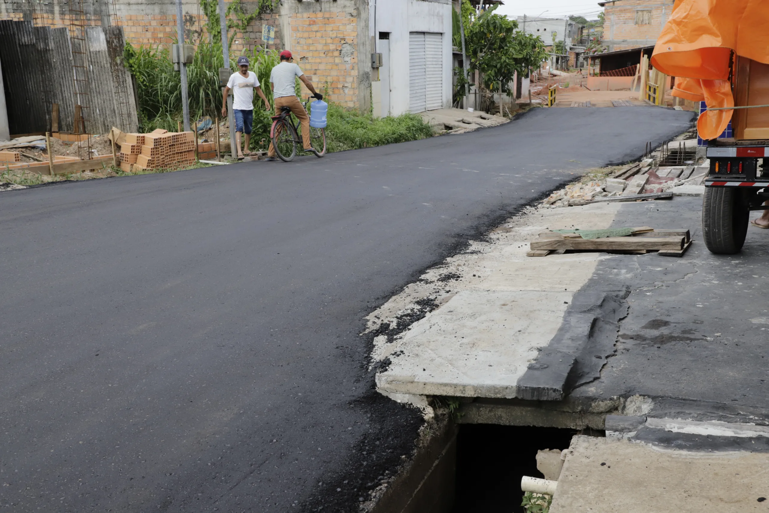 Conheça a obra de asfalto no distrito de Outeiro em Belém, entregue pelo Governo do Pará como legado da COP 30.