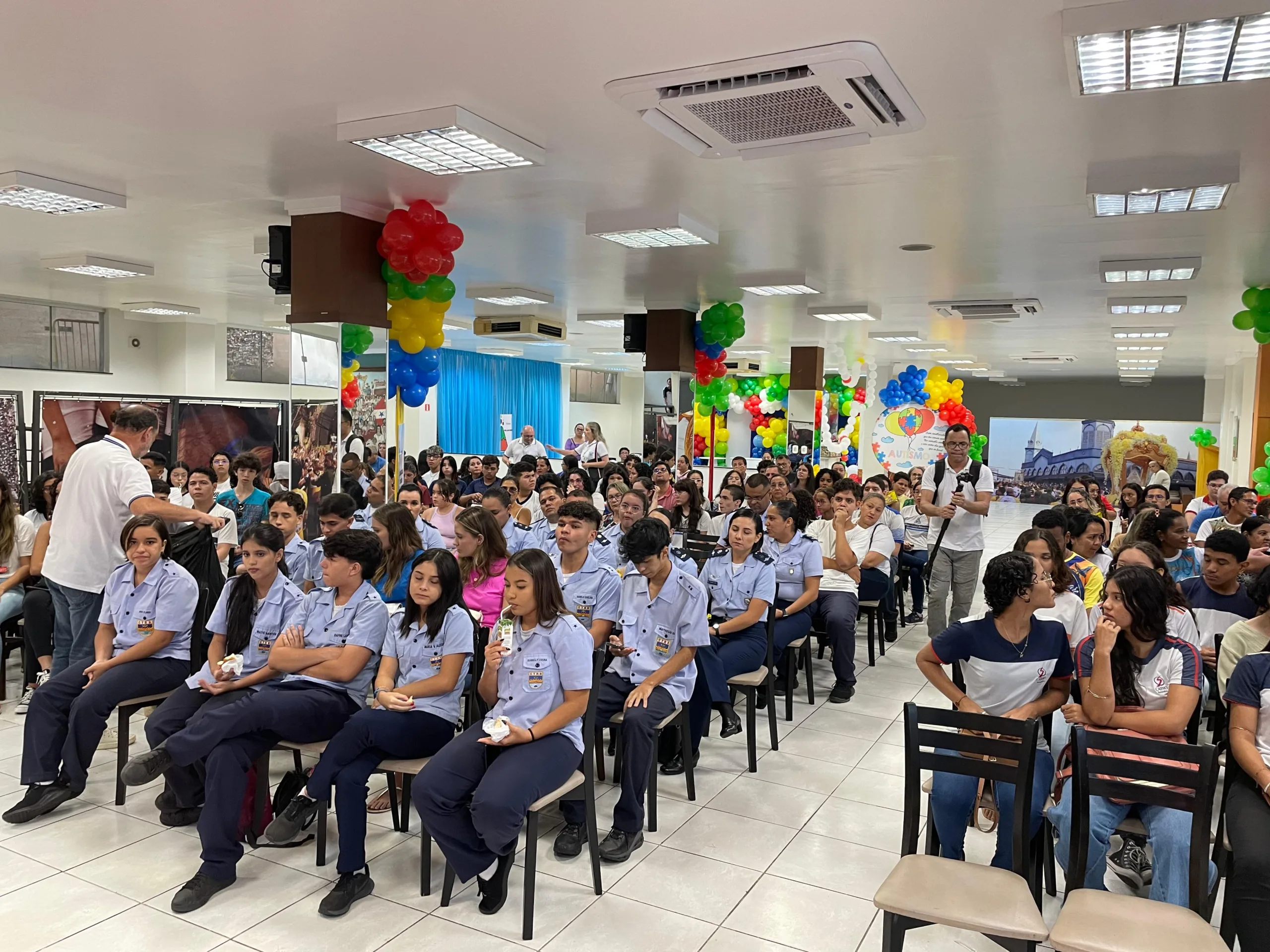 Dos 14 carros de promessas, 09 são conduzidos por estas escolas, sendo três a duas escolas em cada carro. Ascom DFN