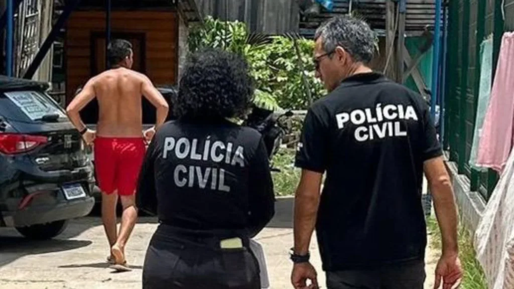 Durante as buscas e a coleta de informações, a equipe policial encontrou três cachorros abandonados, no bairro do Jurunas.