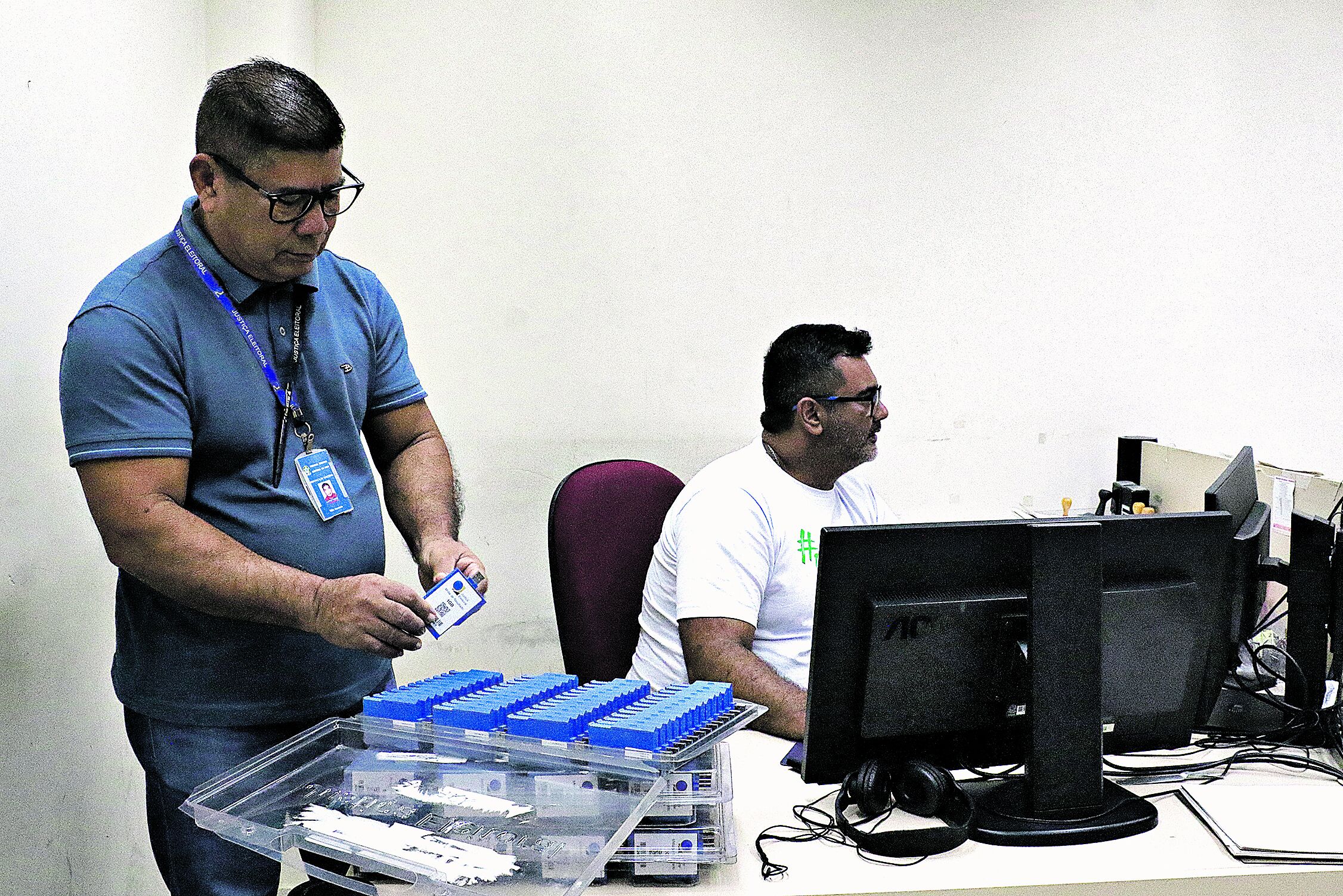 Cerimônia é aberta ao público e ocorre na preparação dos equipamentos que serão usados nas zonas eleitorais para o pleito do mês de outubro. Foto: Antonio Melo