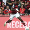 O Flamengo venceu o Athletico-PR por 1 a 0 na noite deste domingo (29), no Maracanã. com um gol de Gerson já no fim, e permaneceu no G4 do Brasileiro