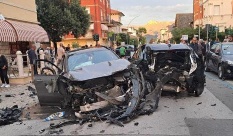 Uma brasileira foi presa por atropelar sete pessoas e deixar duas jovens mortas na Itália nesta quarta-feira (18).