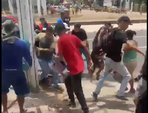 Torcedores uniformizados de Paysandu e Sport entraram em confronto na manhã desta segunda-feira, 23, em Belém