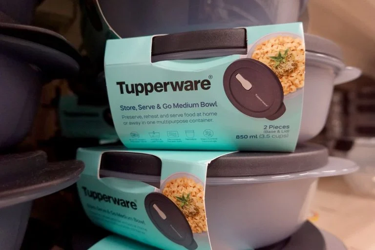 Saiba mais sobre o acordo preliminar da Tupperware com os credores. Entenda como a empresa está se recuperando para evitar a falência.