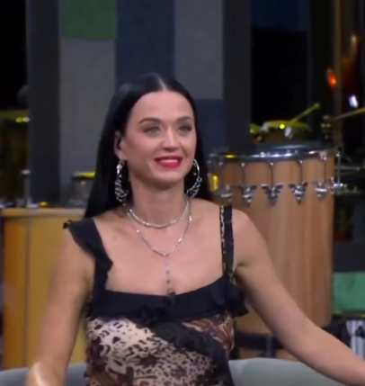 Os participantes do Estrela da Casa (Globo) levaram um susto no início da tarde desta quarta-feira (18) quando se depararam com a cantora Katy Perry dentro da mansão na Globo.