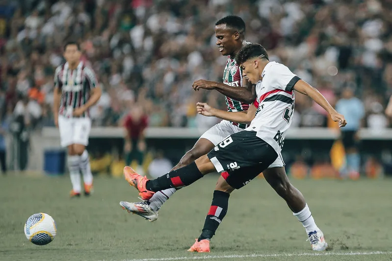 O clube paulista afirma ter havido "erro de direito" no primeiro gol do time carioca, que venceu por 2 a 0 FOTO: LUCAS MERÇON / FLUMINENSE F.C.

