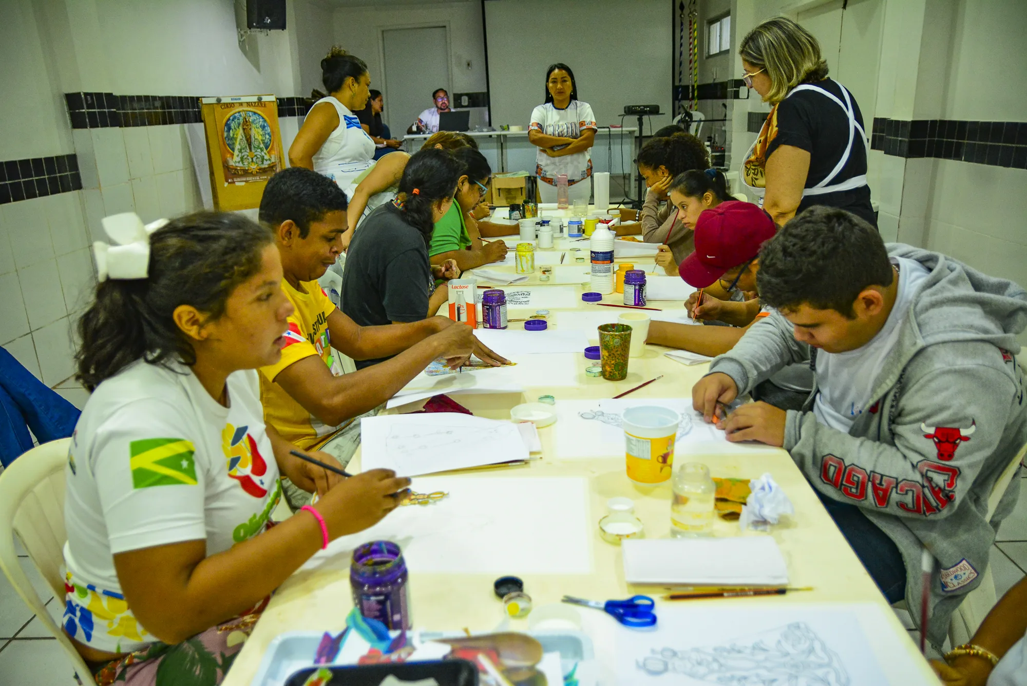 A iniciativa realiza o curso de pintura exclusivamente para as pessoas atendidas pela APAE Belém