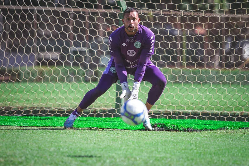 Arqueiro vai cumprir suspensão dupla e ainda será julgado pelo STJD. Foto: Divulgação