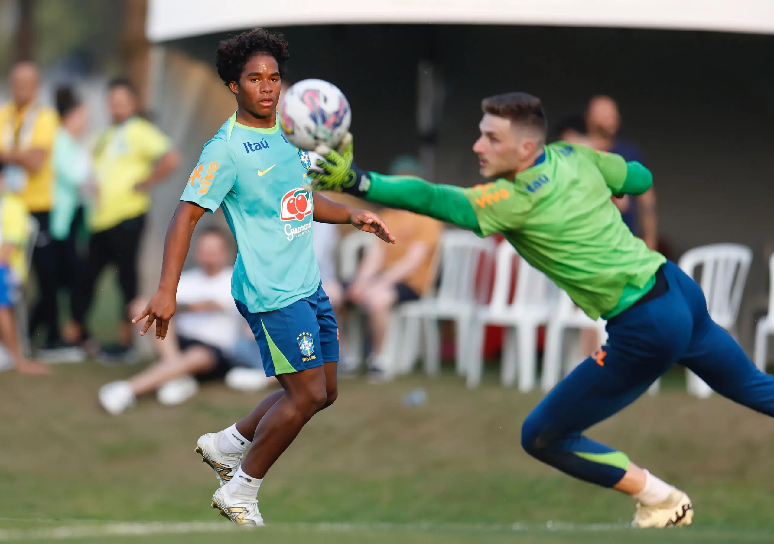 Endrick em ação no treino da Seleção em Curitiba
Creéditos: Rafael Ribeiro/CBF