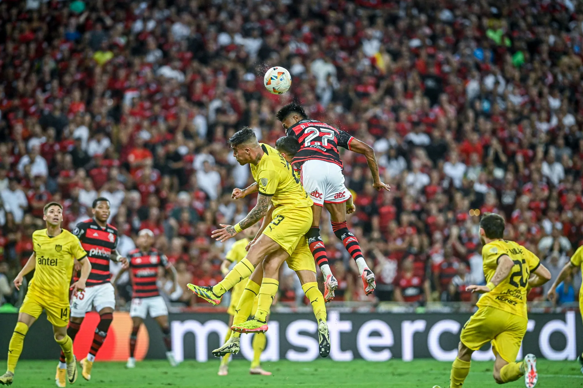 O Flamengo jogou mal, viu Tite ser hostilizado e perdeu para o Peñarol por 1 a 0, nesta quinta-feira (19), no Maracanã, Créditos: Staff Images/CONMEBOL