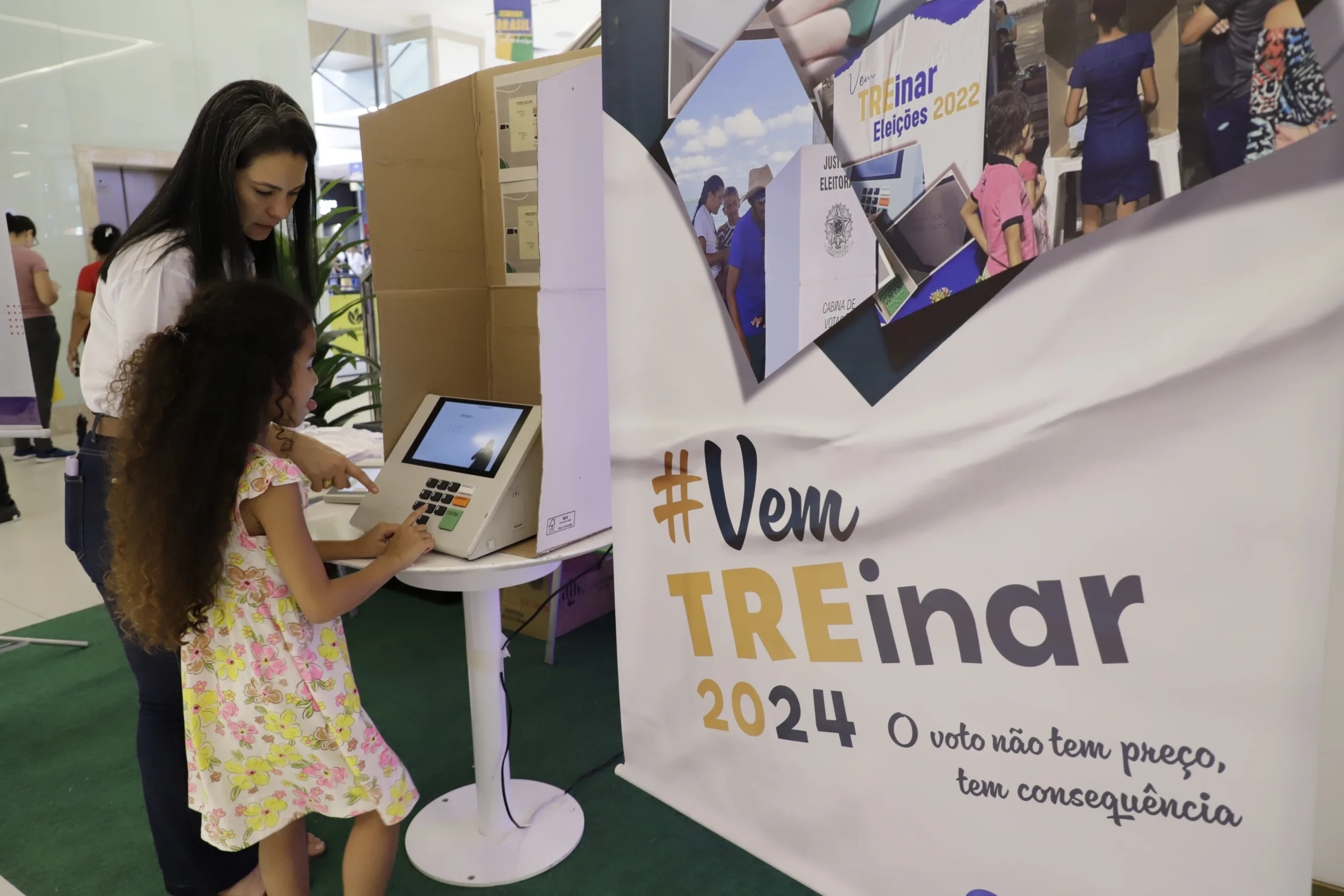 No térreo do shopping Castanheira, com direito a simulação na urna eletrônica, quem participou do projeto só precisou se identificar no local, para começar a treinar.  Foto: Mauro Ângelo/ Diário do Pará.