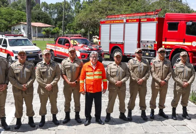 A Paraíba também enviará duas pick-ups e uma viatura, com materiais e equipamentos para combater os incêndios florestais.