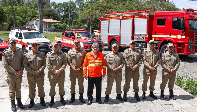 A Paraíba também enviará duas pick-ups e uma viatura, com materiais e equipamentos para combater os incêndios florestais.