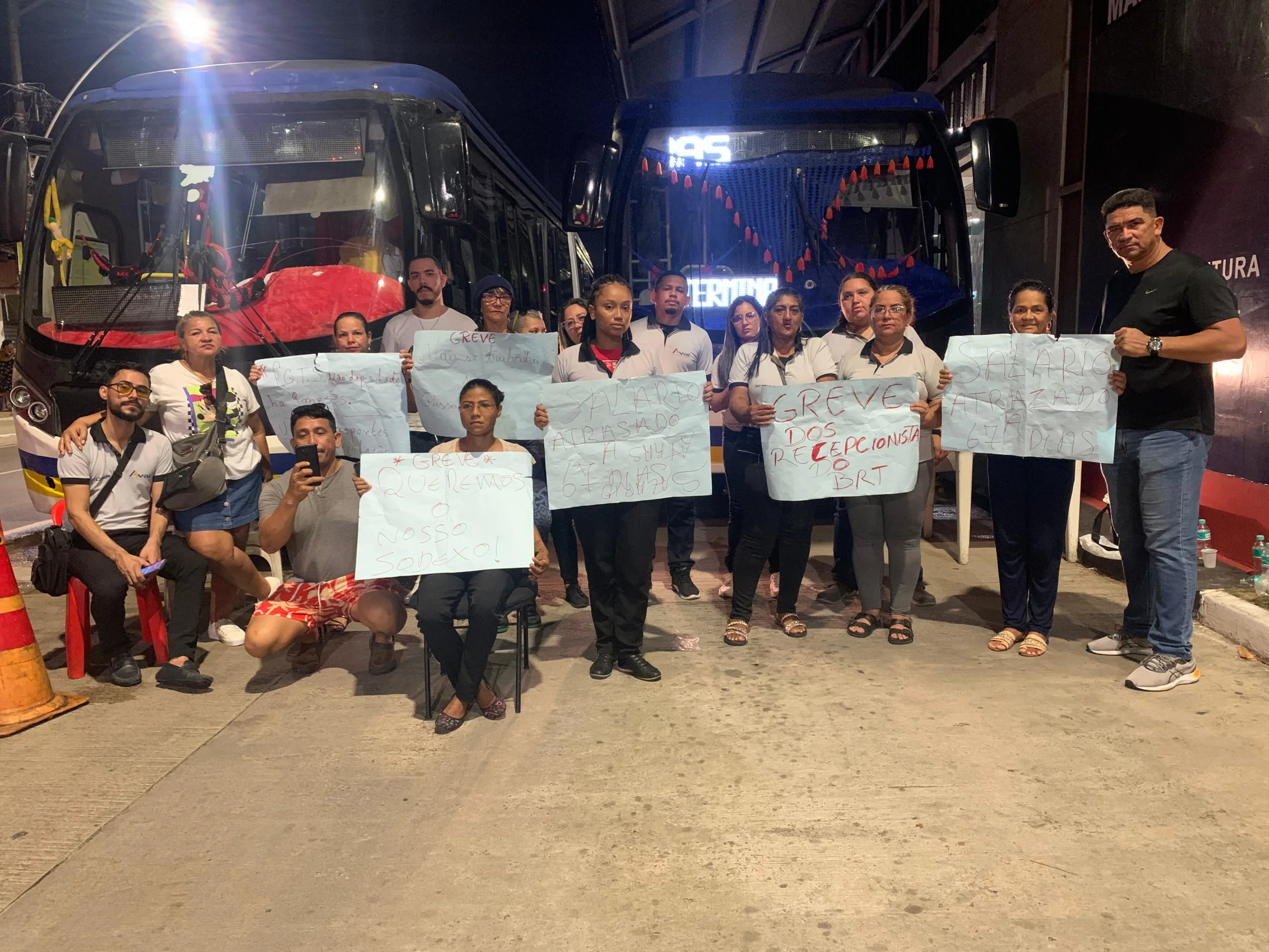 Um protesto realizado na noite de ontem interrompeu os serviços na estação Maracacuera, do BRT Belém. Foto: Luiz Otávio Louredo/RBATV