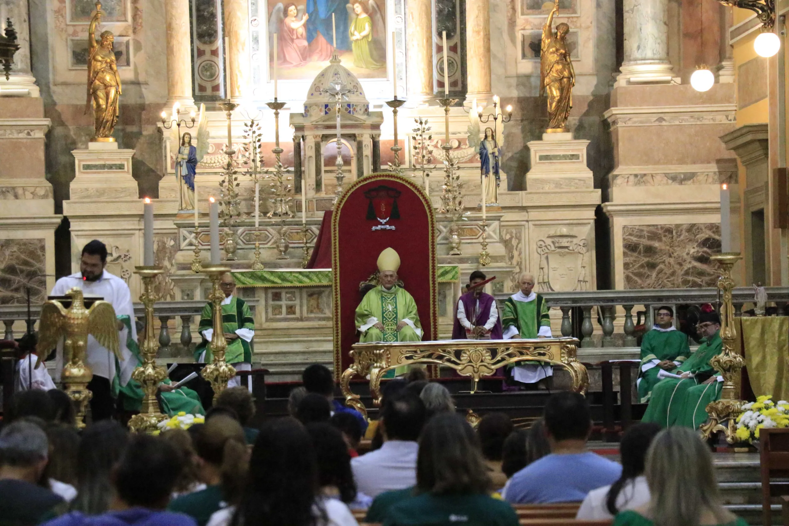 E na última terça-feira, a celebração presidida pelo Arcebispo de Belém, Dom Alberto Taveira Corrêa, marcou a gratidão ao fiel que dedicou sua trajetória ao serviço de Deus e à juventude. Foto: Antonio Melo/Diário do Pará.