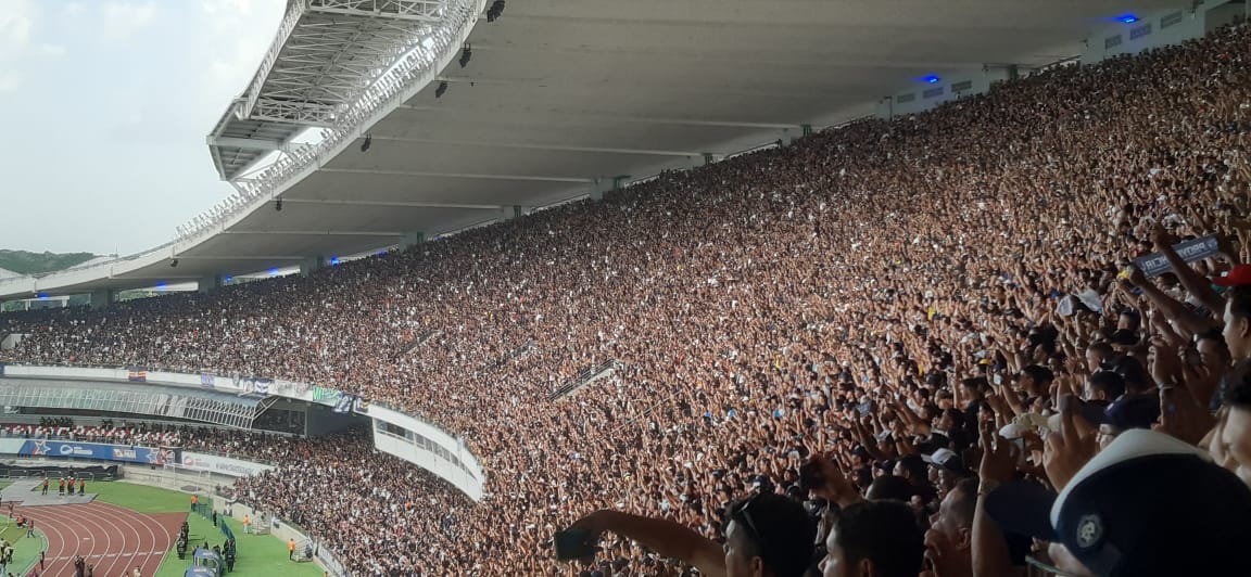 A torcida do Clube do Remo fez do estádio Mangueirão seu lar e neste domingo, 29, quebrou o antigo recorde de público que pertencia ao Paysandu.