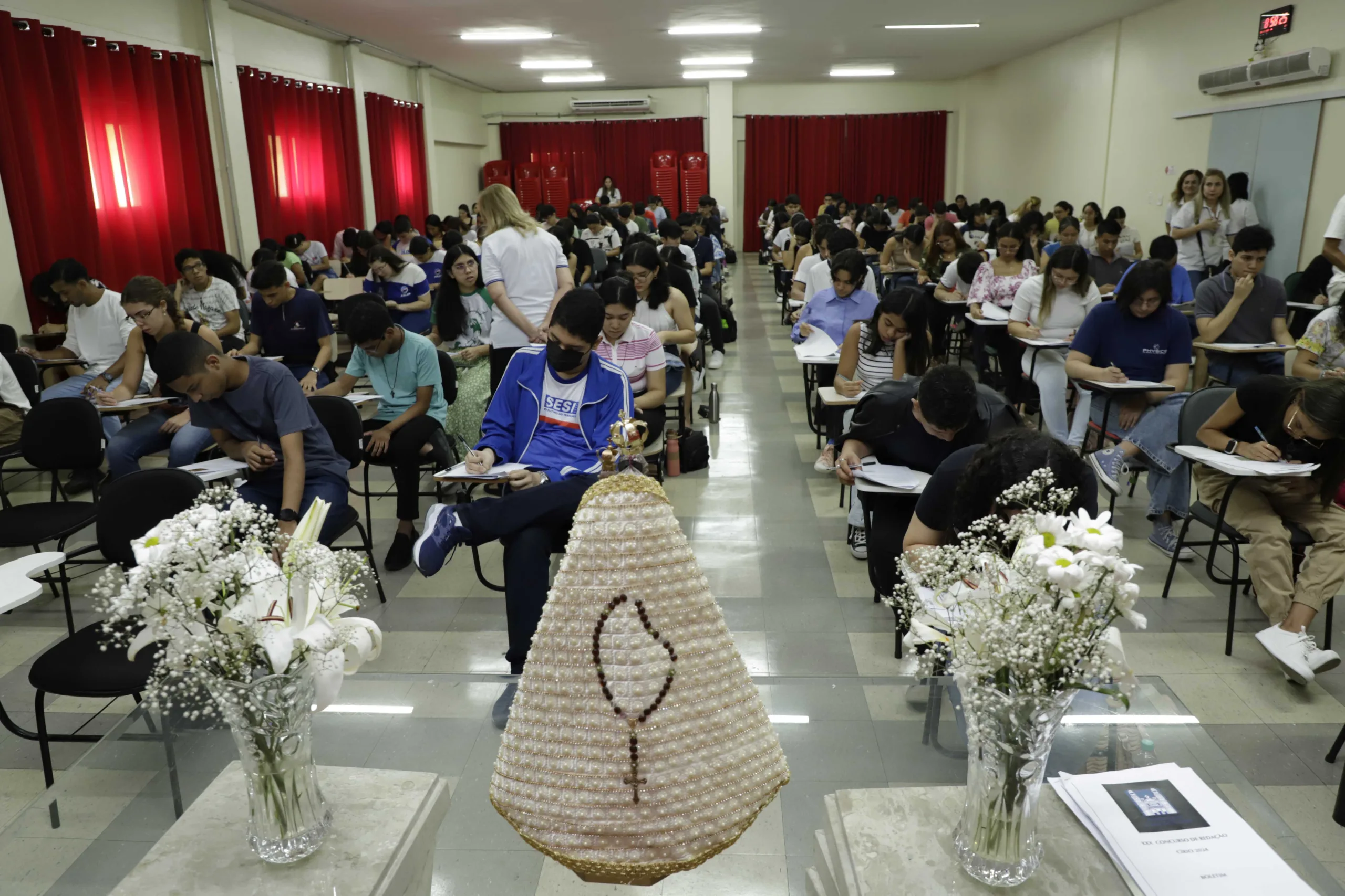 Nesta edição, os alunos tiveram a oportunidade de escolher entre dois temas: “O pão nosso de cada dia, nos dai hoje” e “Não nos deixeis cair em tentação, mas livrai-nos do mal”.Foto: Wagner Almeida / Diário do Pará.